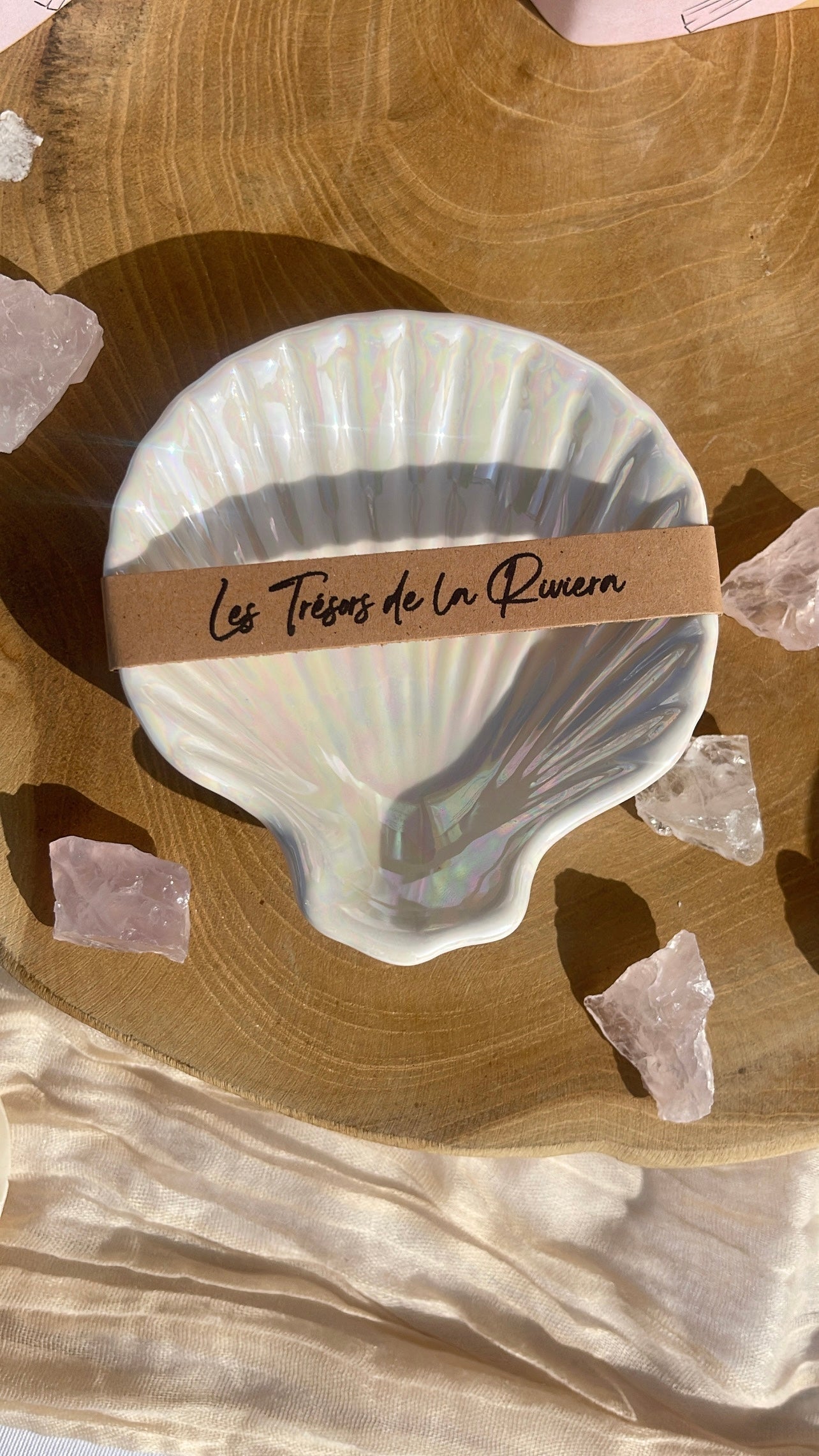 Plateau SORELLA en forme de coquillage nacré en céramique