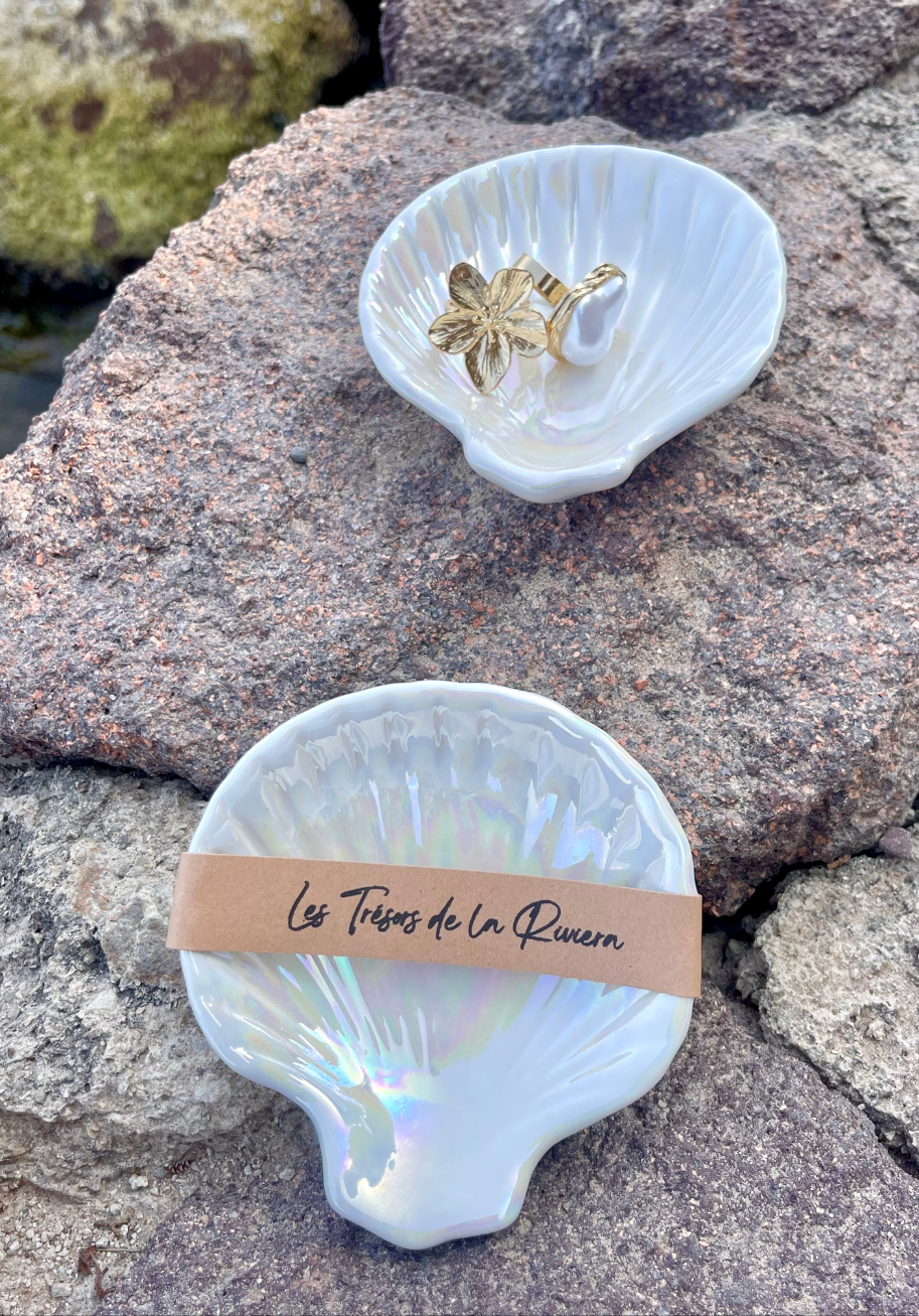 Plateau SORELLA en forme de coquillage nacré en céramique