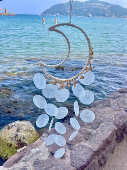 Carillon mural Luna fait main avec coquillage naturel perle nacré et détails dorés
