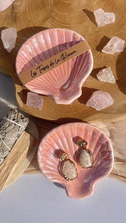 Plateau SORELLA en forme de coquillage nacré en céramique 