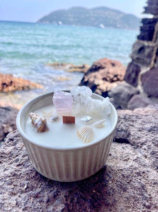 Bougie Aphrodite artisanale et végétale parfum de grasse, coquillages et pierre de Quartz 
