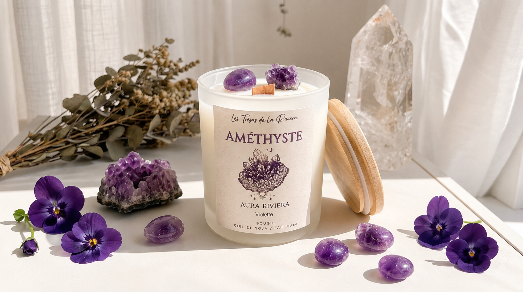Bougie artisanale en cire végétale avec pierres d’améthyste naturelles, parfum de Grasse à la violette – Les Trésors de la Riviera