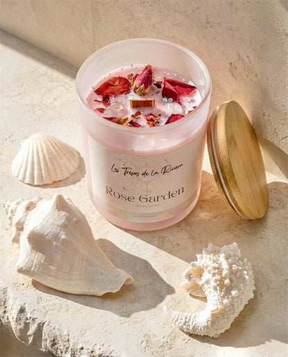 Bougie végétale artisanale Rose Garden senteur rose jasmin avec mèche en bois – parfum de Grasse – fabrication fait main