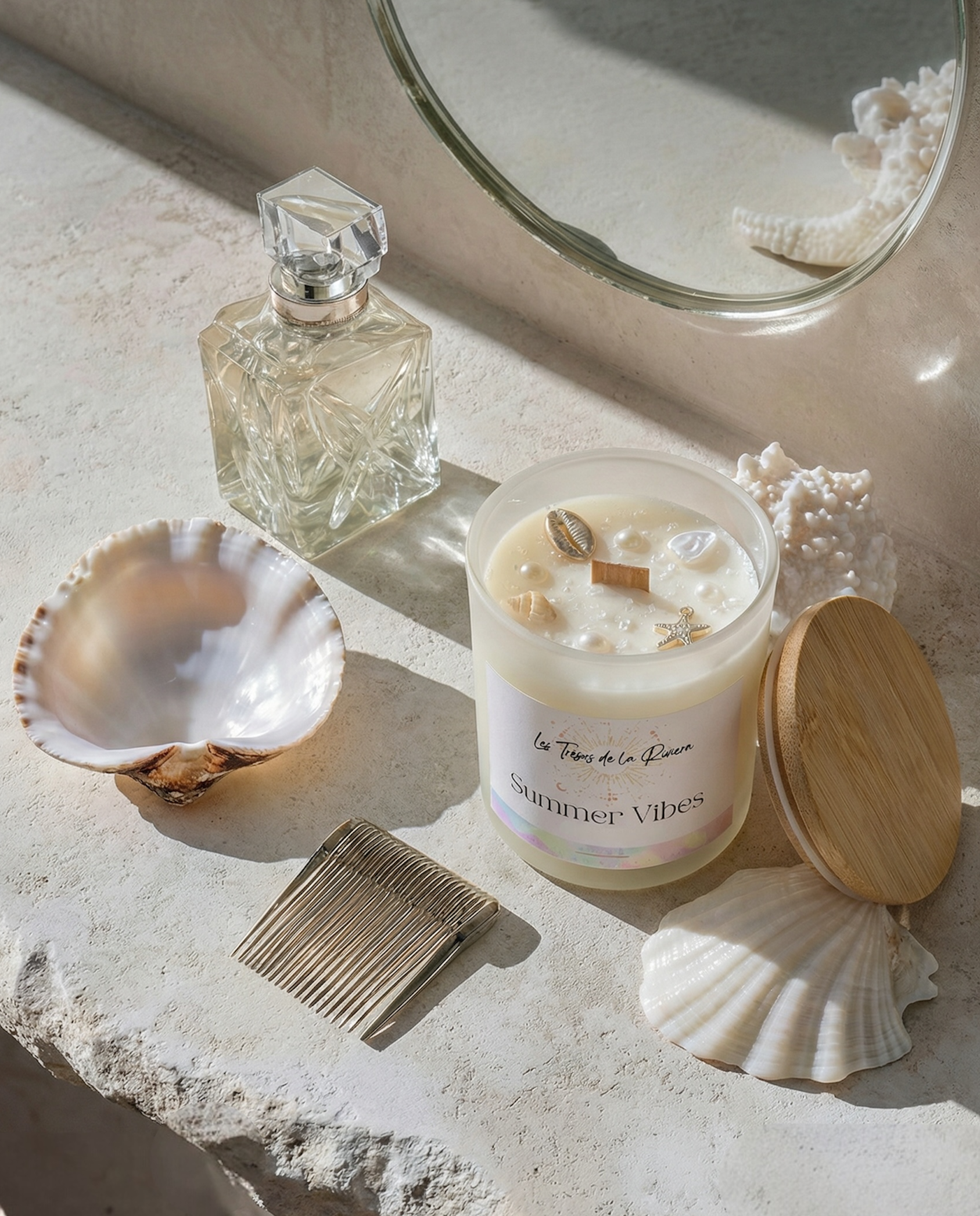 Bougie artisanale végétale Summer Vibes parfumée aux fleurs de tiaré, jasmin et monoï – parfum de Grasse – mèche en bois