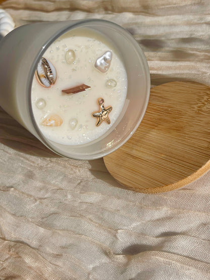 Bougie artisanale végétale Summer Vibes parfumée aux fleurs de tiaré, jasmin et monoï – parfum de Grasse – mèche en bois