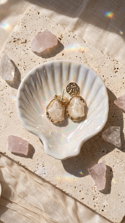 Plateau Coquillage Nacré avec finition brillante, idéal pour bijoux et décoration intérieure style Riviera