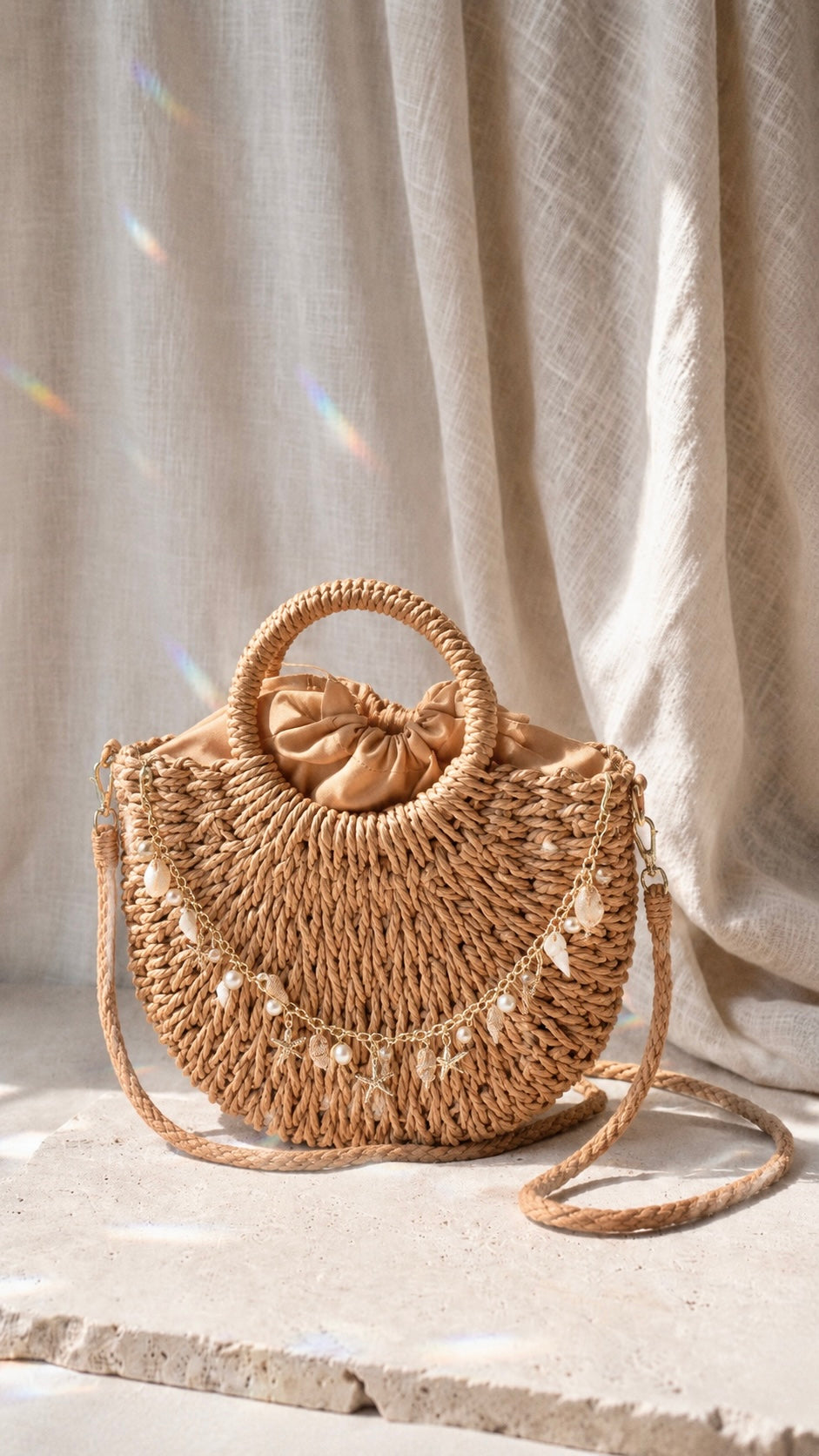 Sac Esmée petit modèle en osier tressé personnalisé avec chaîne bijou esprit Riviera